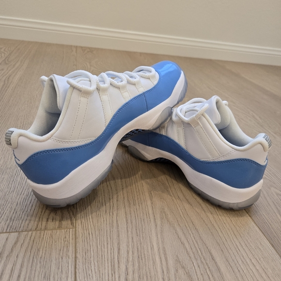 Jordan 11 Low - UNC - Picture 8 of 9